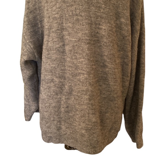 Anthropologie Leith Snap Shoulder Arm Gray Oversized Sweater - S - Picture 9 of 13